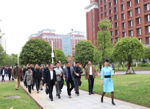 碧浪清波唱祖国  艺术盛宴献嘉宾