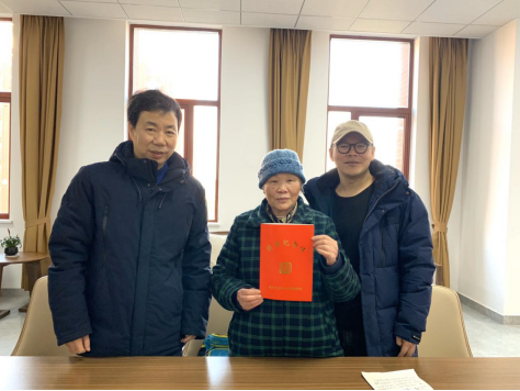 学院三馆中心接受何香清老师水粉作品捐赠