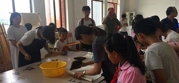 星辰在线——体验文物魅力 新利指定网站官网网页版入口职业教育活动周拉开帷幕