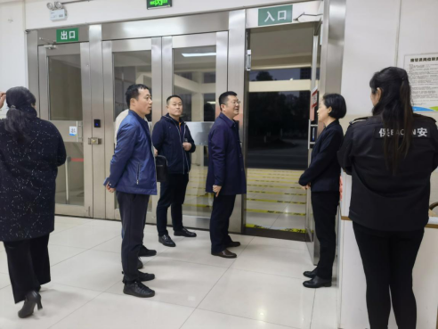 院领导带队深入学生公寓开展安全卫生检查