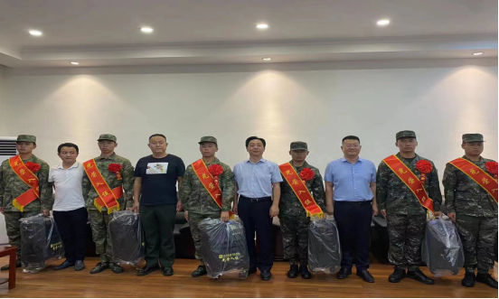 学院举行2022年秋季大学生应征入伍欢送会