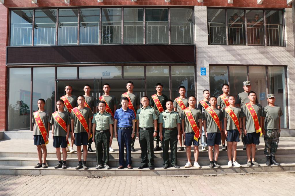 学院领导专程前往役前参训基地看望慰问参训学生