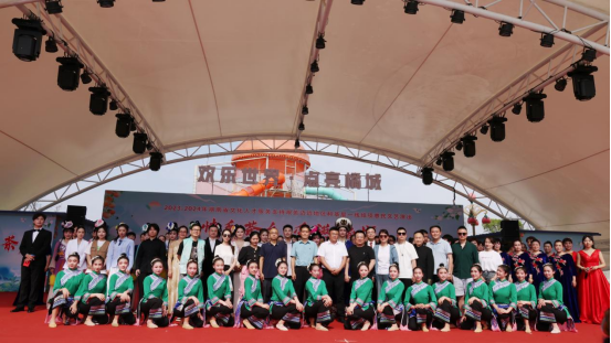 校地携手惠民文艺演出圆满落幕