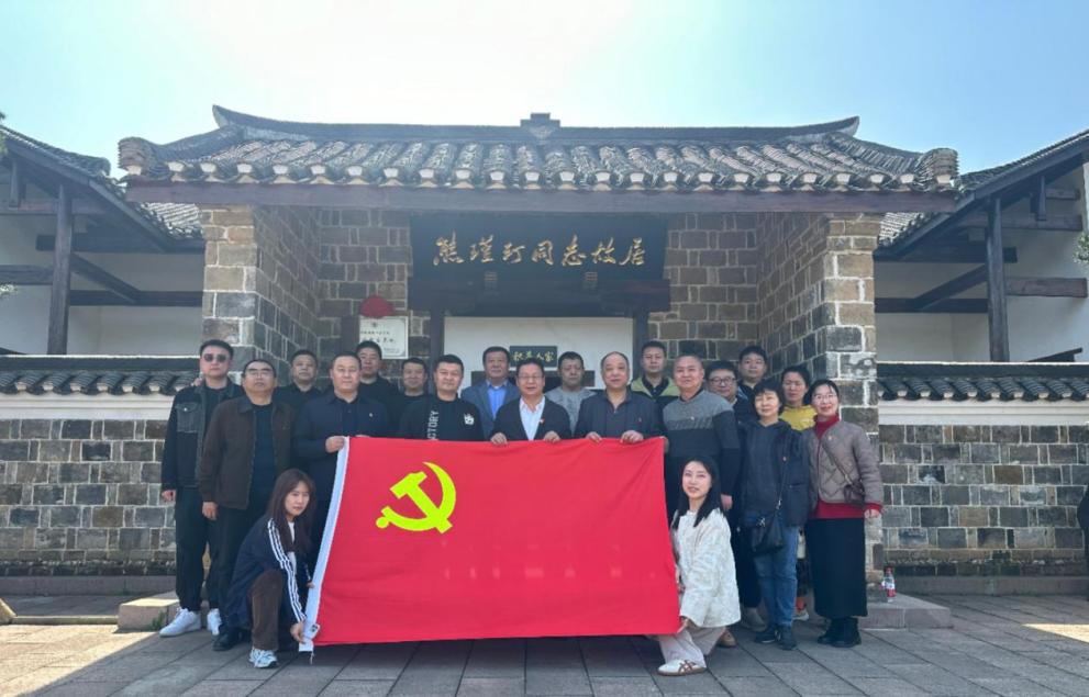 学校开展特色主题党日活动