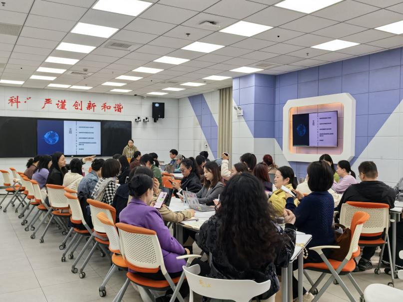 学校举办首期数字化教材工作坊专项培训